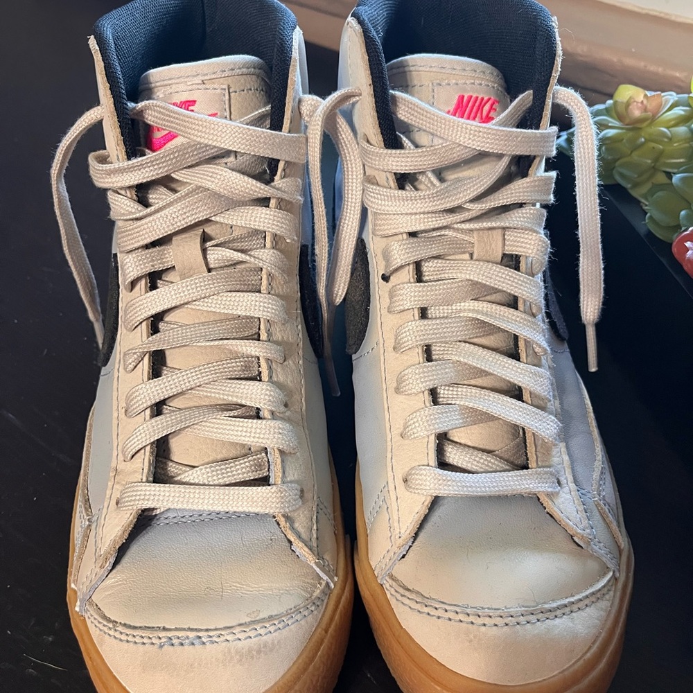 Nike Blazer Mid ‘77 Premium Women’s High Top Sneakers, Size 7.5, Like New